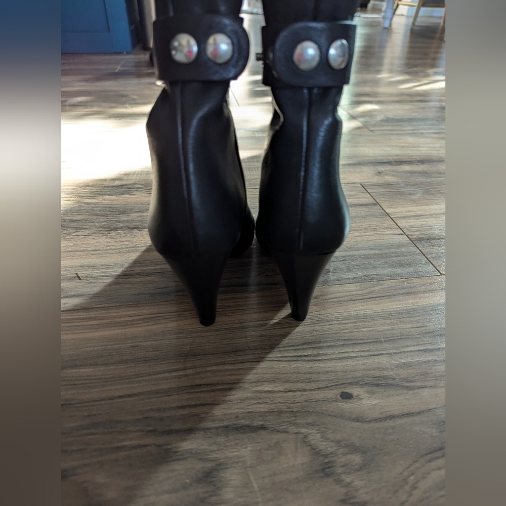 Isabel Marant black leather ankle booties with button ankle strap. Size 36 / 6 - Picture 7 of 8
